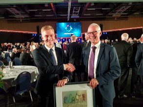 Jon Hodnemyr og styreleder i VFK, Egil Larsen