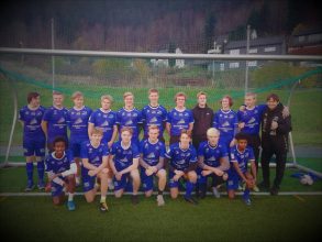 Bak fra v. Lindland, Phillip, Ørjan, Henning, Ståhl, Nicolai, Magnus, Helge, Egebakken, Tobias, Harald. Foran fra v. Ali, Bærø, Gabriel, Marius, Torgeir, Lars, Musa.