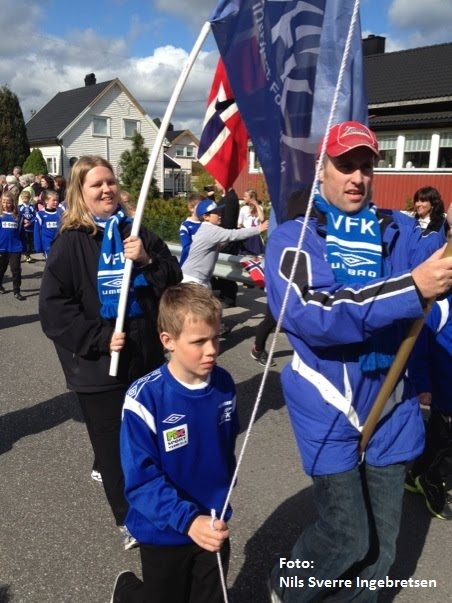 Folketoget i rødt, hvitt og helst veldig mye blått