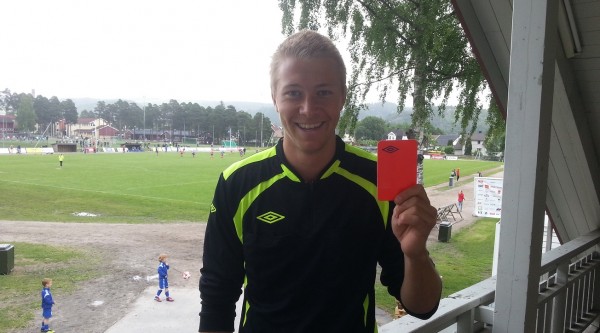 Har du lyst til å bli fotballdommer?