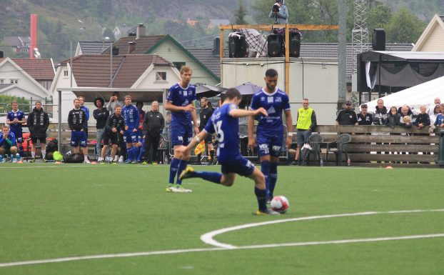 Skårdal setter inn 3-2 på frispark