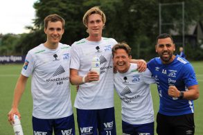 Dagens målskårere, Robert, Jakob og Martin, samt trener Alla