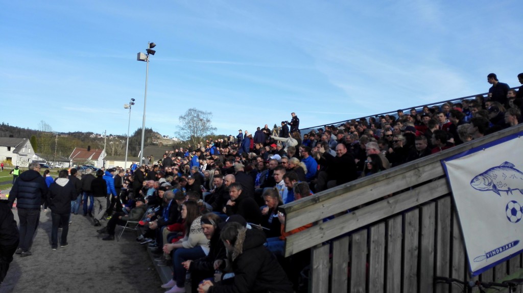 Rundt 1000 tilskuere overvar kampen