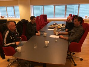 Søgne og VFK ved forhandlingsbordet. Fra venstre Gunnar Engebu og Reidar Ruden fra SFK. Til høyre VFK's representanter, Øyvind Svendsen og Thomas Schie.