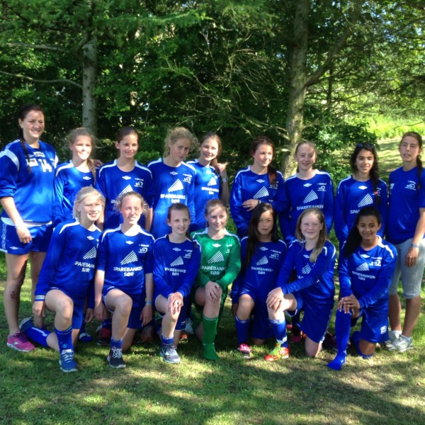 Jenter-13 med god vårsesong