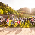 Folk koste seg i sola Foto: Kenneth Solheim