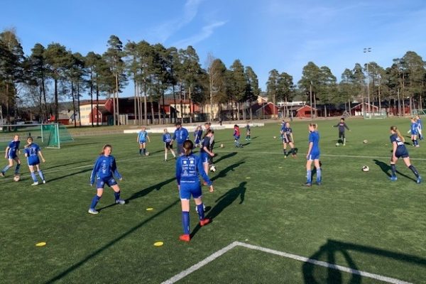 Første fellestrening for jentene i ungdomsavdelingen