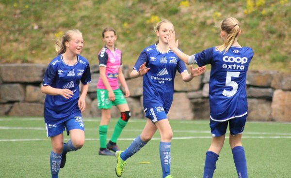 J13 med tre strake seire