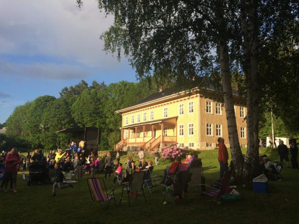 St. Hans-feiring på Hovedgården
